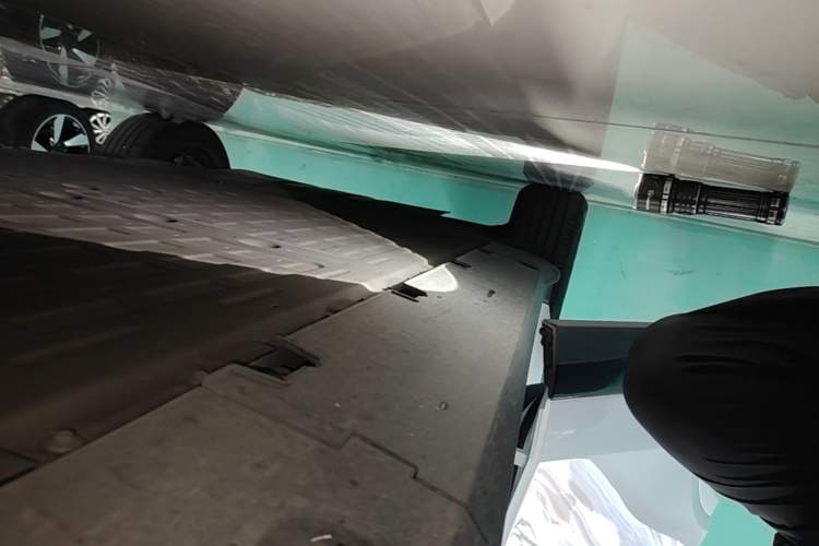 Used XPeng G6 2025 625 Long-Range Max Tech Edition Right Side Sill