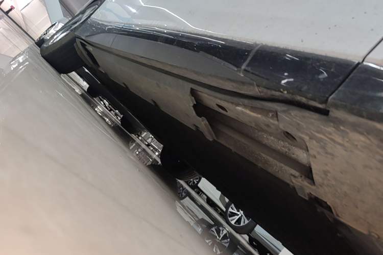 Used XPeng G6 2025 625 Long-Range Max Tech Edition Right Side Sill