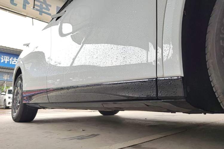 Used XPeng G6 2025 625 Long-Range Max Flagship Edition Right Side Sill