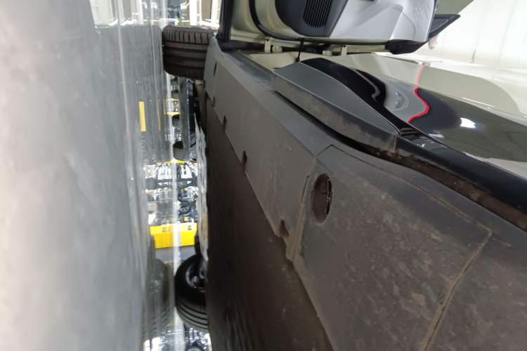 Used XPeng G6 2025 625 Long-Range Max Flagship Edition Left Side Sill