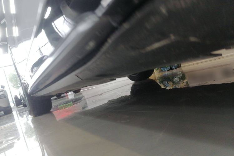 Used XPeng G7 2025 Model—602 Long Range Max Right Side Sill