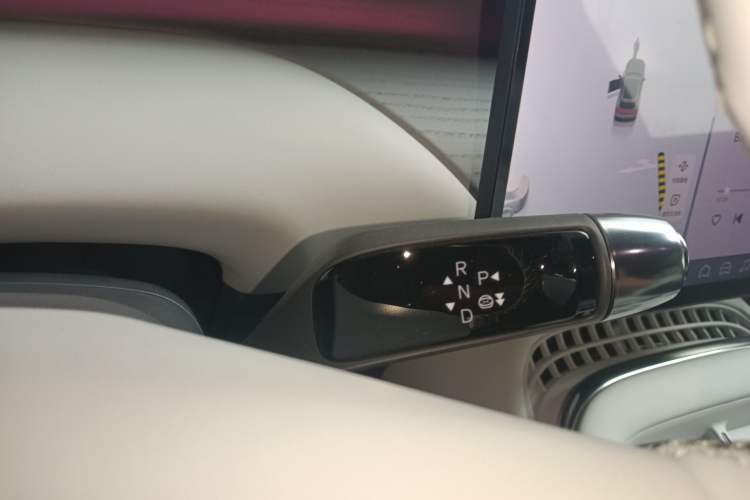 Used XPeng G7 2025 Model—602 Long Range Max Gear Lever