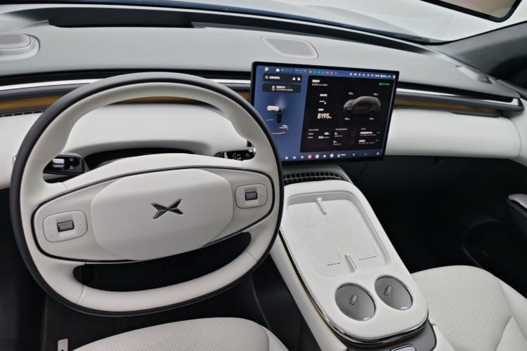 Used XPeng G7 2025 Model—702 Ultra Long Range Center Console