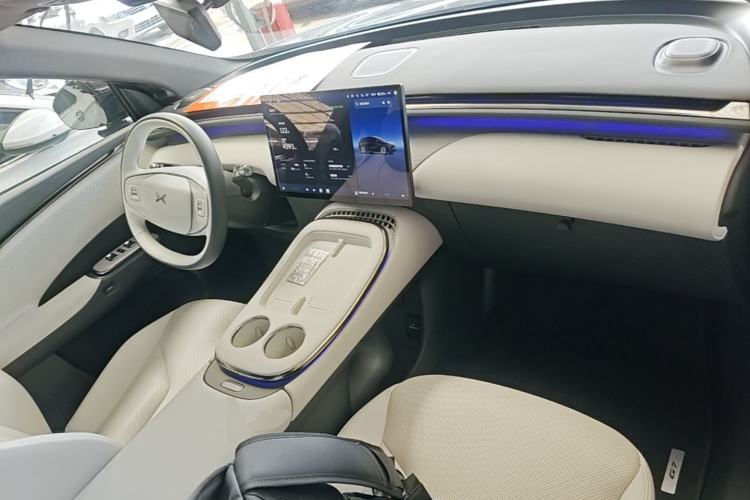 Used XPeng G7 2025 Model—702 Ultra Long Range Center Console