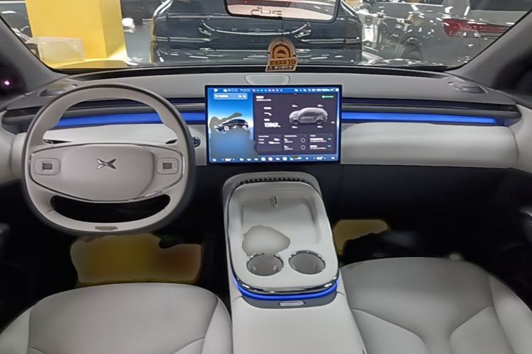 Used XPeng G7 2025 Model—702 Ultra Long Range Center Console