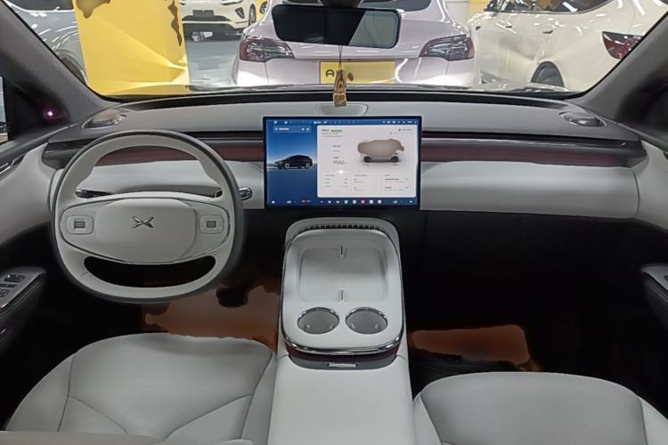 Used XPeng G7 2025 Model—702 Ultra Long Range Center Console