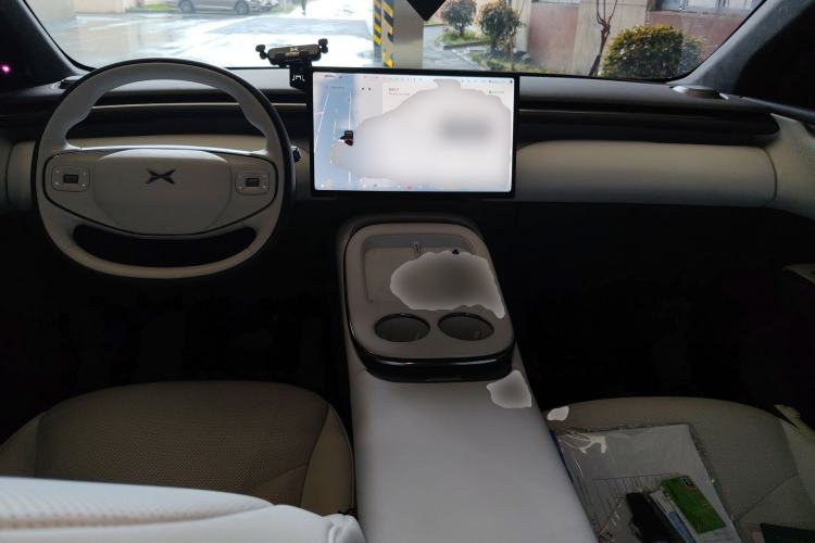 Used XPeng G7 2025 Model—702 Ultra Long Range Center Console