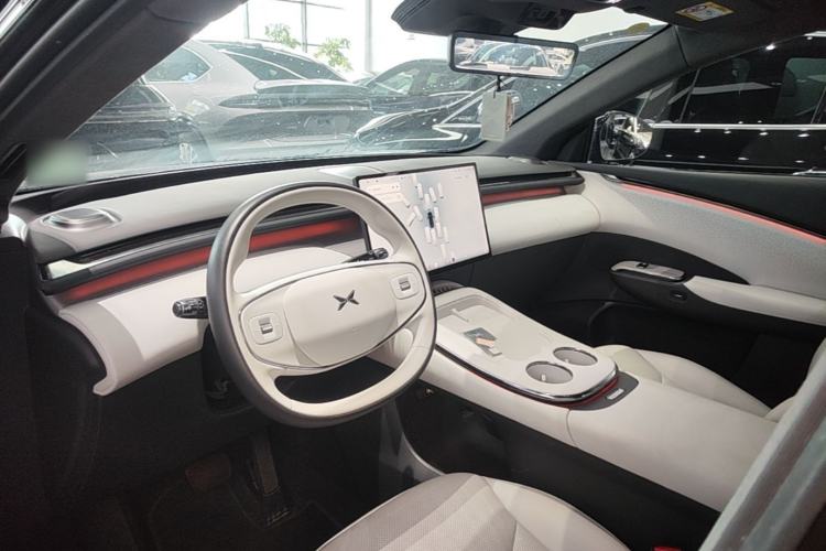 Used XPeng G7 2025 Model—702 Ultra Long Range Center Console