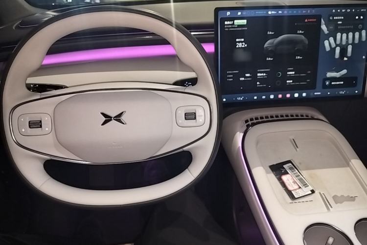 Used XPeng G7 2025 Model—702 Ultra Long Range Center Console