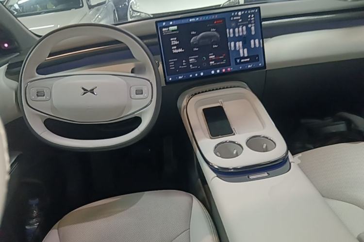 Used XPeng G7 2025 Model—702 Ultra Long Range Center Console