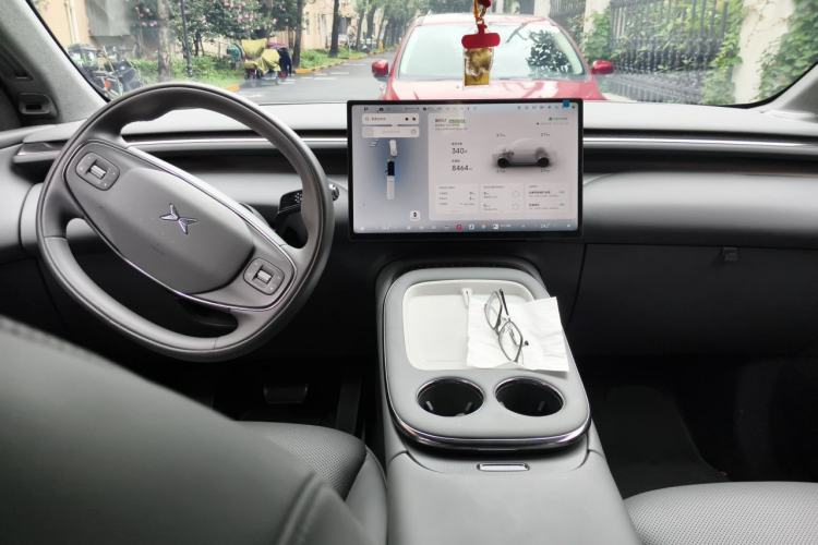 Used XPeng G7 2025 Model—702 Ultra Long Range Center Console