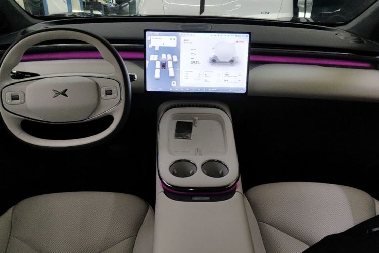 Used XPeng G7 2025 Model—702 Ultra Long Range Center Console