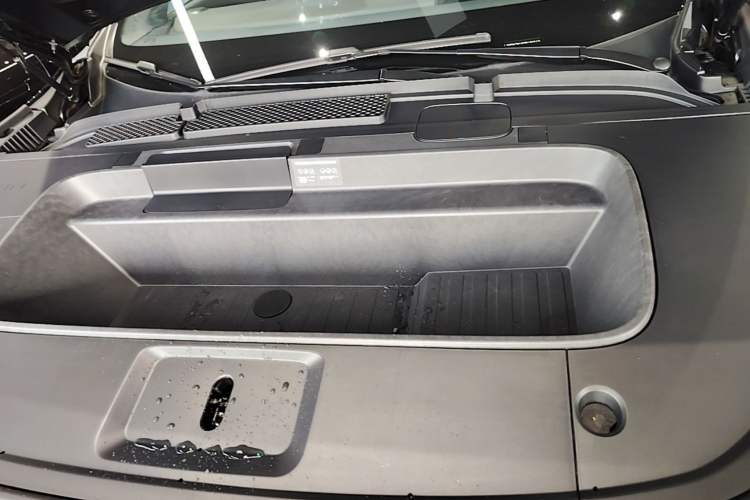 Used XPeng G7 2025 Model—702 Ultra Long Range Engine Bay