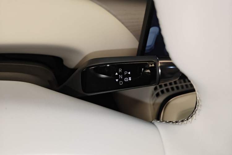 Used XPeng G7 2025 Model—702 Ultra Long Range Gear Lever
