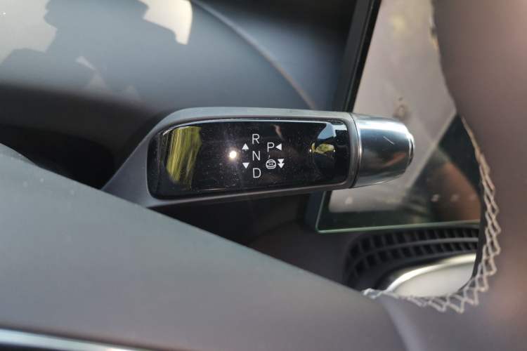 Used XPeng G7 2025 Model—602 Long Range Max Gear Lever