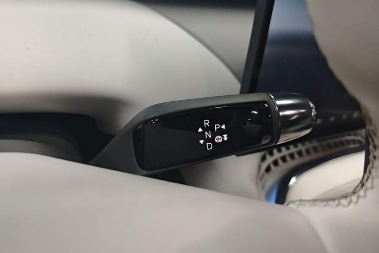 Used XPeng G7 2025 Model—702 Ultra Long Range Gear Lever