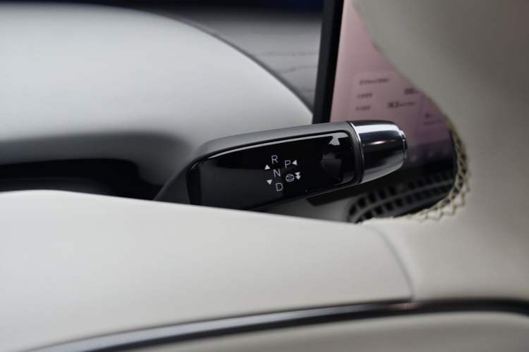 Used XPeng G7 2025 Model—702 Ultra Long Range Gear Lever