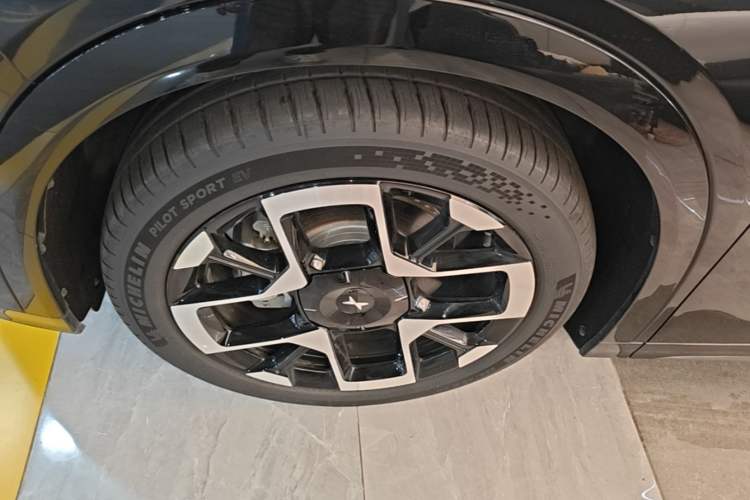 Used XPeng G7 2025 Model—702 Ultra Long Range Left Front Wheel Hub