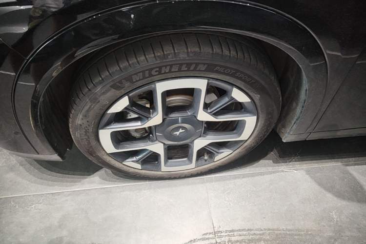 Used XPeng G7 2025 Model—702 Ultra Long Range Left Front Wheel Hub