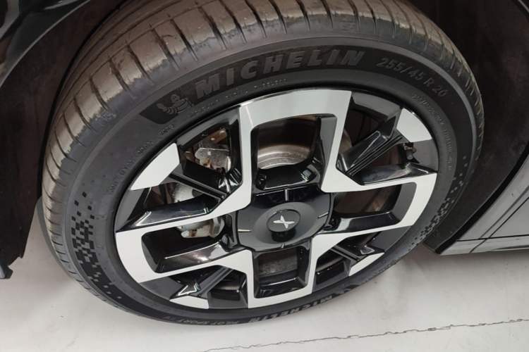 Used XPeng G7 2025 Model—702 Ultra Long Range Left Front Wheel Hub