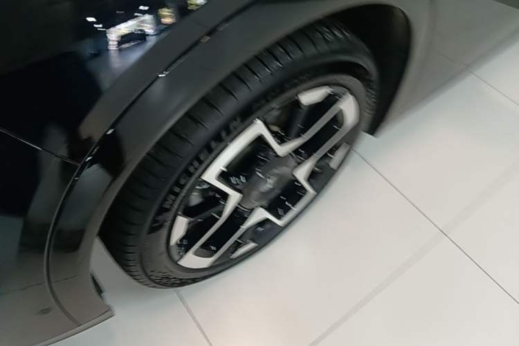 Used XPeng G7 2025 Model—702 Ultra Long Range Left Front Wheel Hub