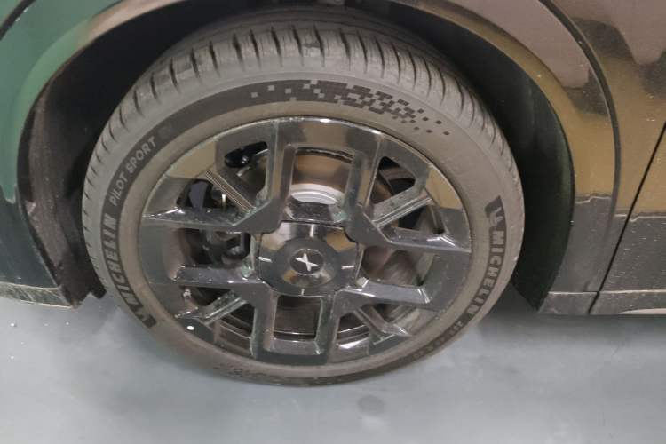Used XPeng G7 2025 702 Max Left Front Wheel Hub