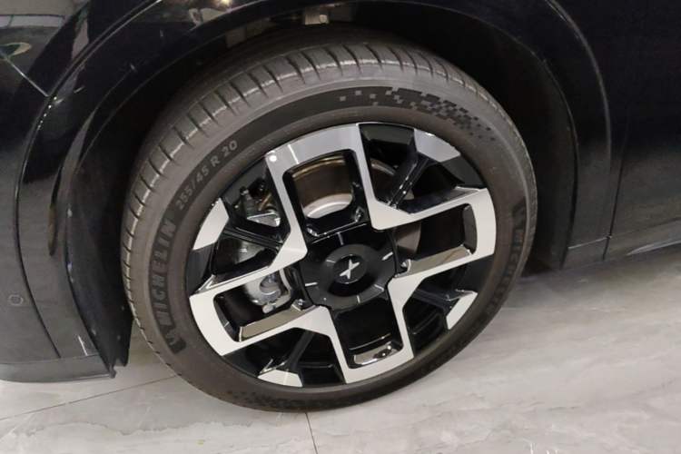 Used XPeng G7 2025 Model—702 Ultra Long Range Left Front Wheel Hub