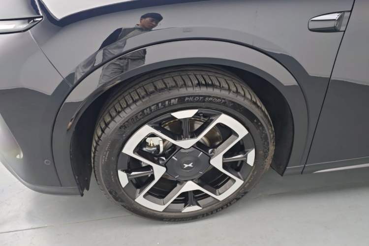 Used XPeng G7 2025 Model—702 Ultra Long Range Left Front Wheel Hub