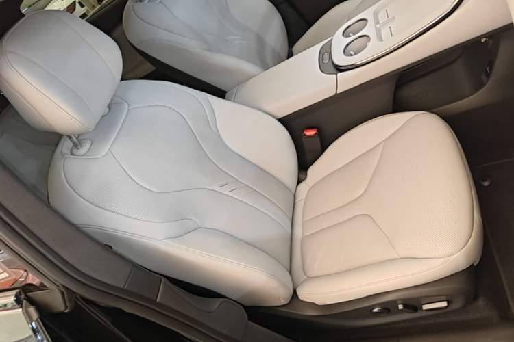 Used XPeng G7 2025 Model—702 Ultra Long Range Right Front Seat