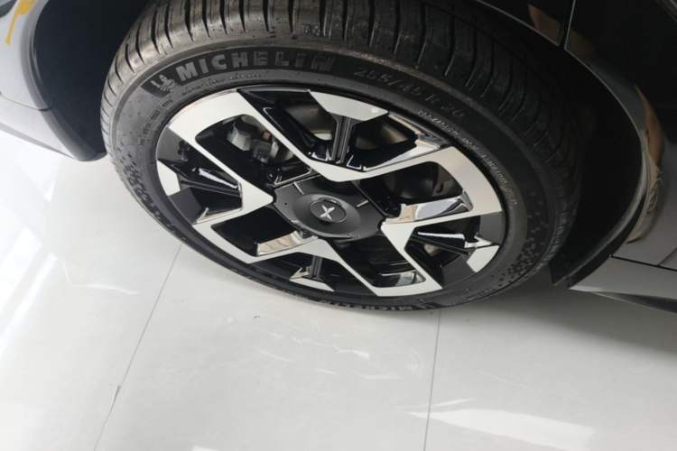 Used XPeng G7 2025 Model—702 Ultra Long Range Right Rear Wheel Hub