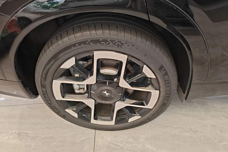 Used XPeng G7 2025 Model—702 Ultra Long Range Right Rear Wheel Hub