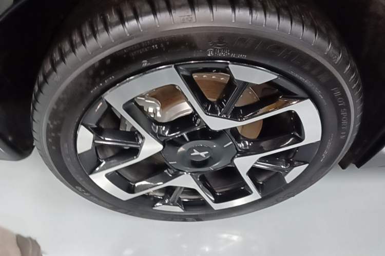 Used XPeng G7 2025 Model—702 Ultra Long Range Right Rear Wheel Hub