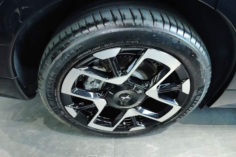 Used XPeng G7 2025 Model—702 Ultra Long Range Right Rear Wheel Hub