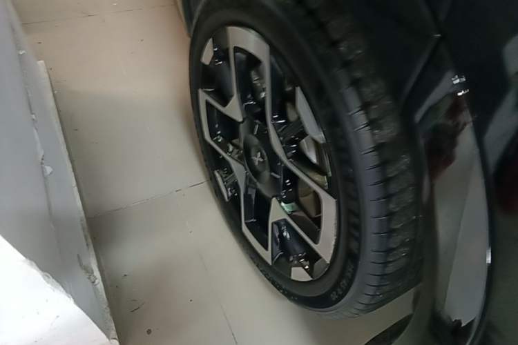 Used XPeng G7 2025 Model—702 Ultra Long Range Right Rear Wheel Hub