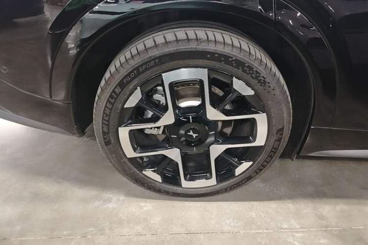 Used XPeng G7 2025 Model—702 Ultra Long Range Right Rear Wheel Hub