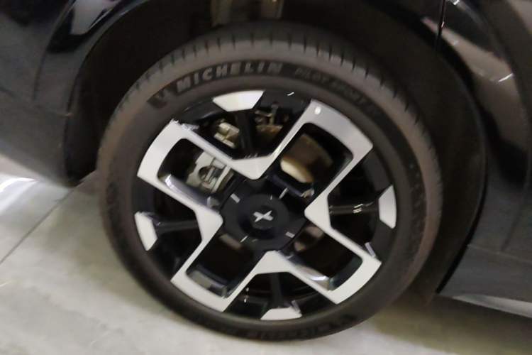 Used XPeng G7 2025 Model—702 Ultra Long Range Right Rear Wheel Hub