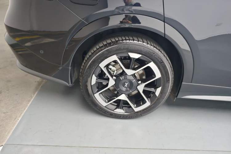 Used XPeng G7 2025 Model—702 Ultra Long Range Right Rear Wheel Hub