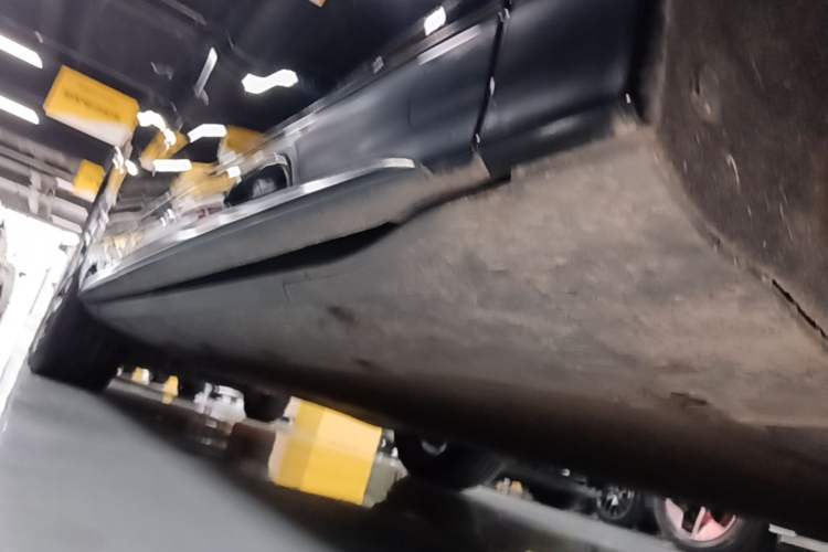 Used XPeng G7 2025 Model—702 Ultra Long Range Right Side Sill