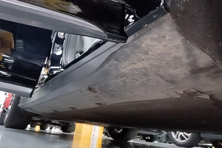 Used XPeng G7 2025 Model—702 Ultra Long Range Right Side Sill
