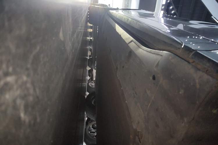 Used XPeng G7 2025 Model—702 Ultra Long Range Right Side Sill