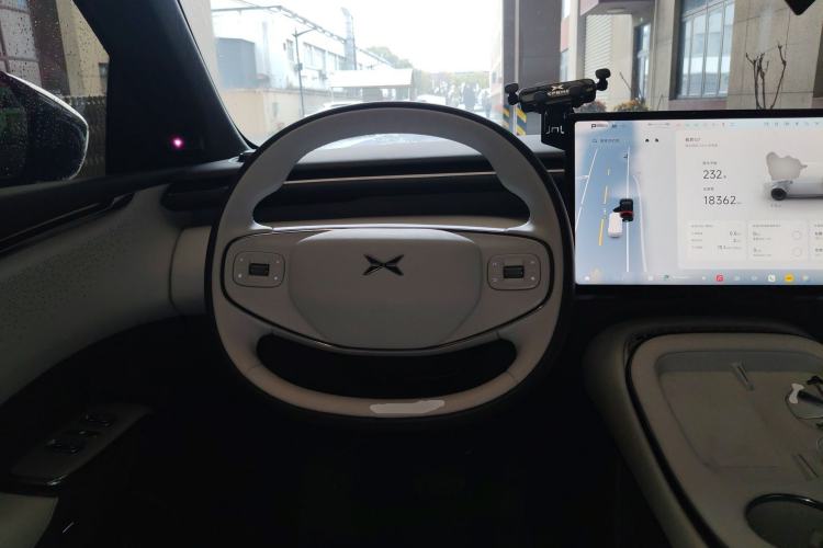 Used XPeng G7 2025 Model—702 Ultra Long Range Steering Wheel