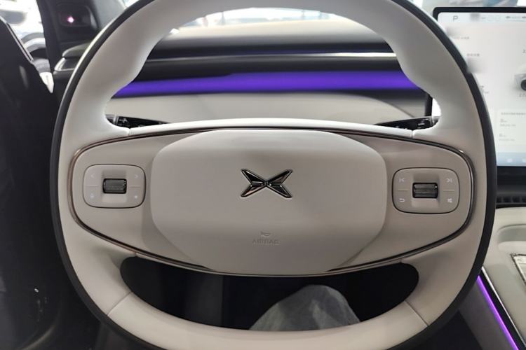 Used XPeng G7 2025 Model—702 Ultra Long Range Steering Wheel