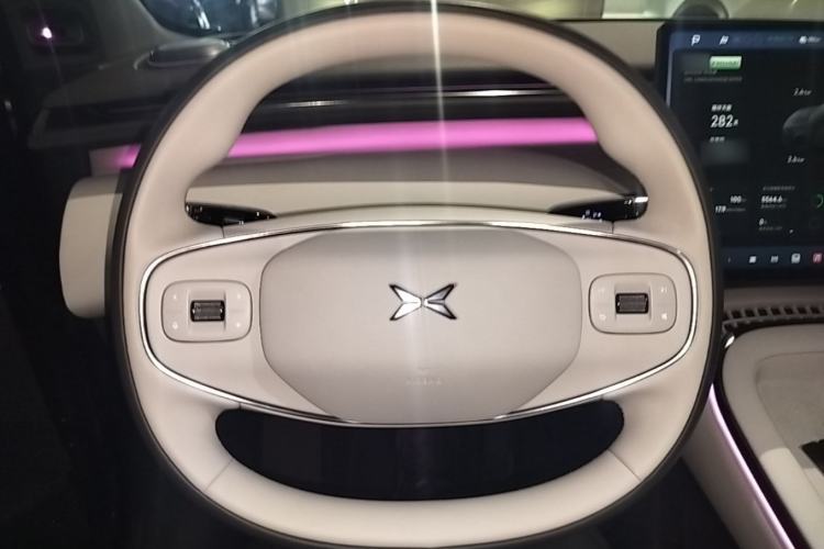 Used XPeng G7 2025 Model—702 Ultra Long Range Steering Wheel