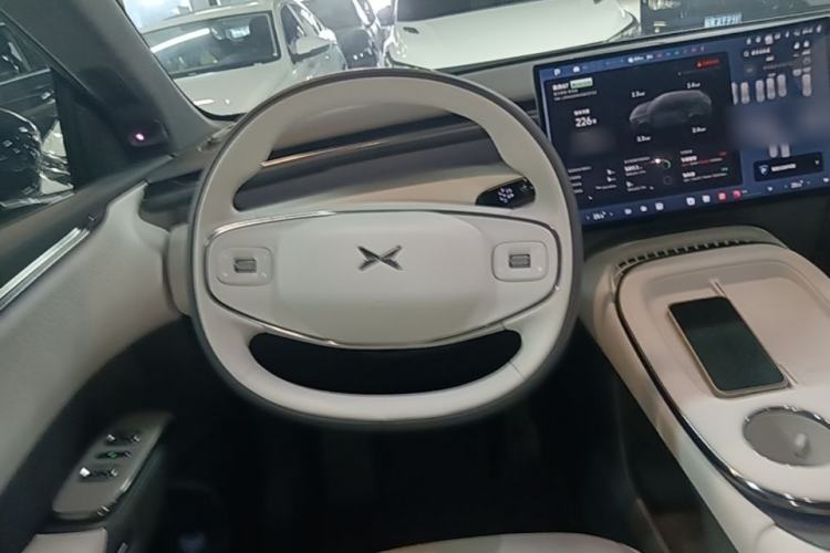 Used XPeng G7 2025 Model—702 Ultra Long Range Steering Wheel
