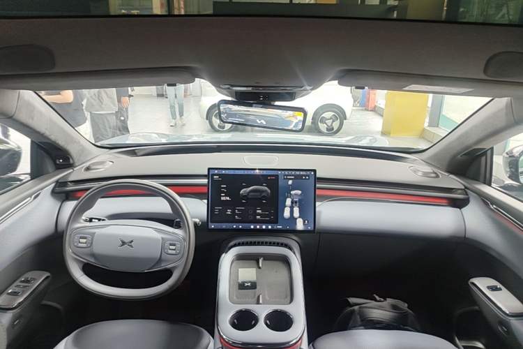 Used XPeng G7 2025 Model—702 Ultra Long Range Center Console