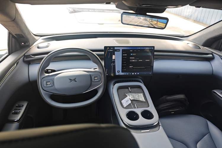 Used XPeng G7 2025 Model—702 Ultra Long Range Center Console