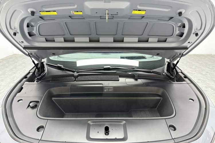Used XPeng G7 2025 Model—702 Ultra Long Range Engine Bay