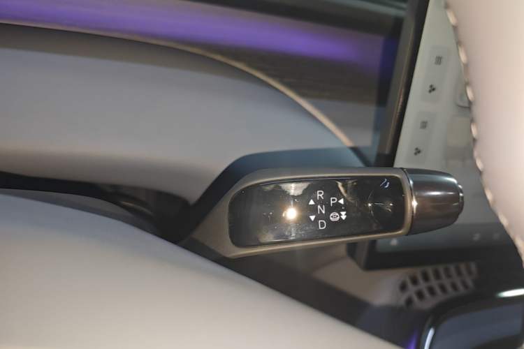 Used XPeng G7 2025 Model—702 Ultra Long Range Gear Lever