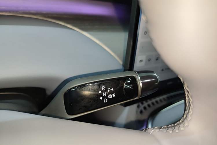 Used XPeng G7 2025 Model—702 Ultra Long Range Gear Lever