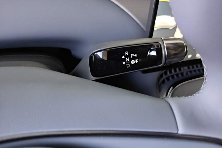Used XPeng G7 2025 Model—702 Ultra Long Range Gear Lever